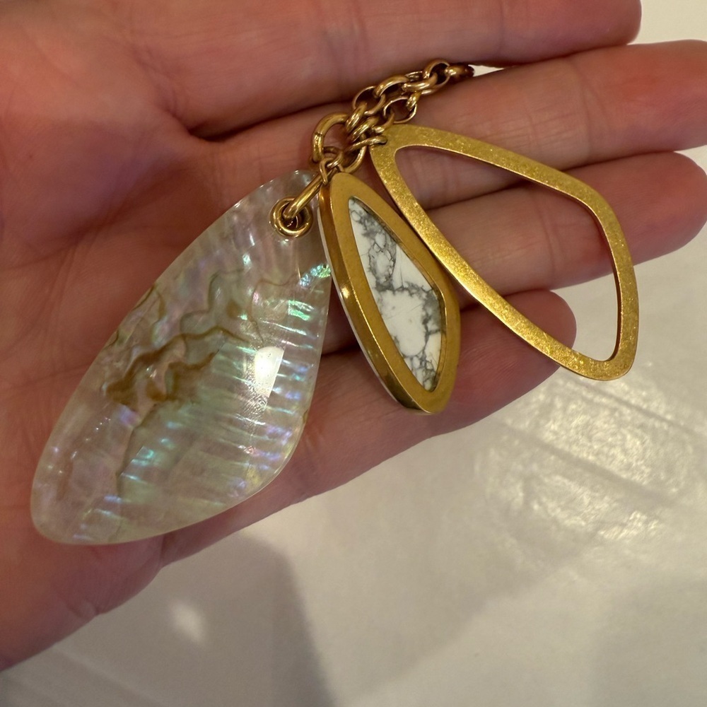 Kendra Scott Gold and Cream Pendant Necklace - Picture 7 of 10